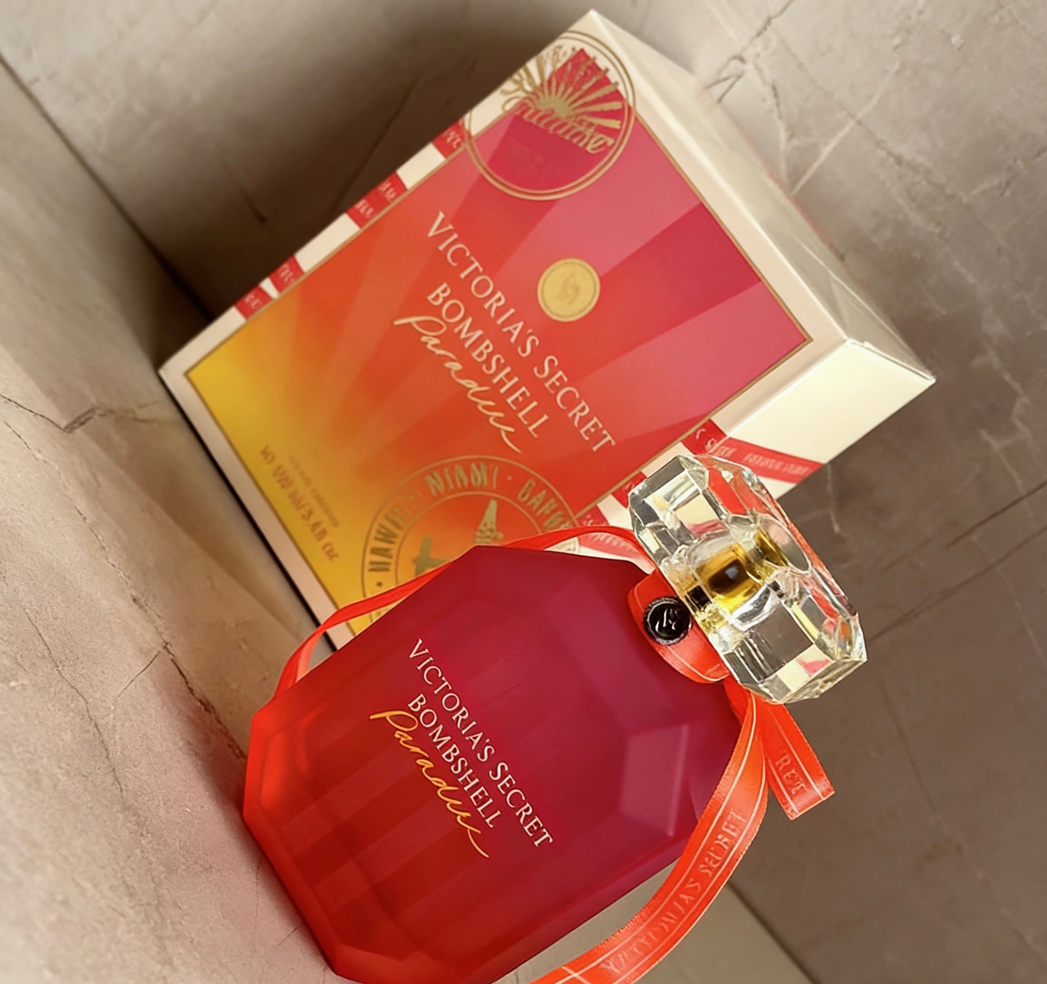 𝚅𝚒𝚌𝚝𝚘𝚛𝚒𝚊'𝚜 𝚂𝚎𝚌𝚛𝚎𝚝 𝙱𝚘𝚖𝚋𝚜𝚑𝚎𝚕𝚕 𝙿𝚊𝚛𝚊𝚍𝚒𝚜𝚎 𝟷𝟶𝟶𝚖𝚕